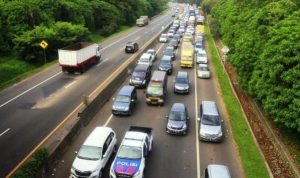 Jumlah kendaraan yang meninggalkan wilayah Jabodetabek melalui empat gerbang tol tercatat 150.000 untuk menuju keberbagai wilayah