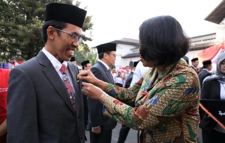 Komitmen Hadapi Era Digital