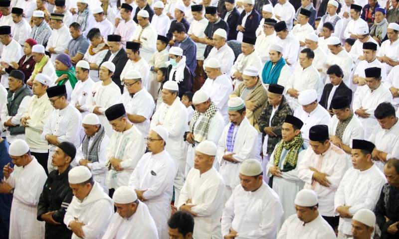 Peringati HJKB ke-209, Ribuan Orang Ikuti Salat Subuh Berjamaah