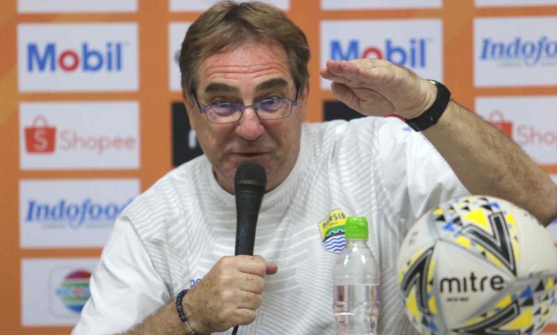 Robert Kini Aktif di Medsos