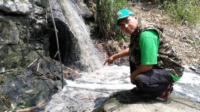 Tindak Industri yang Cemari Sungai Cileungsi