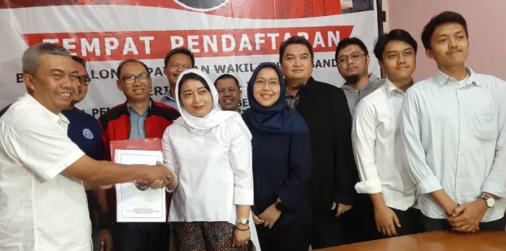 Keluarga Masoem Resmi Mendaftar Jadi Balon Bupati Bandung Lewat PDI Perjuangan