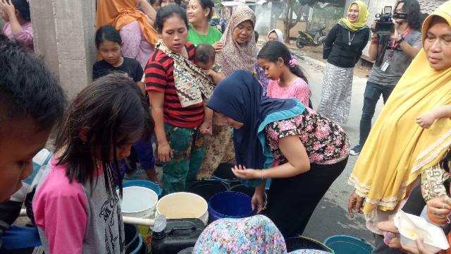 Tanggulangi Kekeringan, Pemkab Bandung Distribusikan Air Bersih