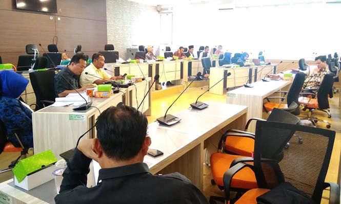 Empat Parpol Harus Digabung jadi Satu Fraksi Empat Parpol Harus Digabung jadi Satu Fraksi