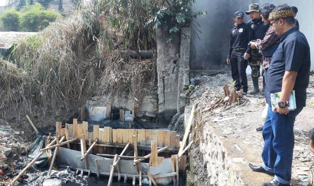 Saluran Ditutup, Pabrik tak Bersalah Kena Imbasnya