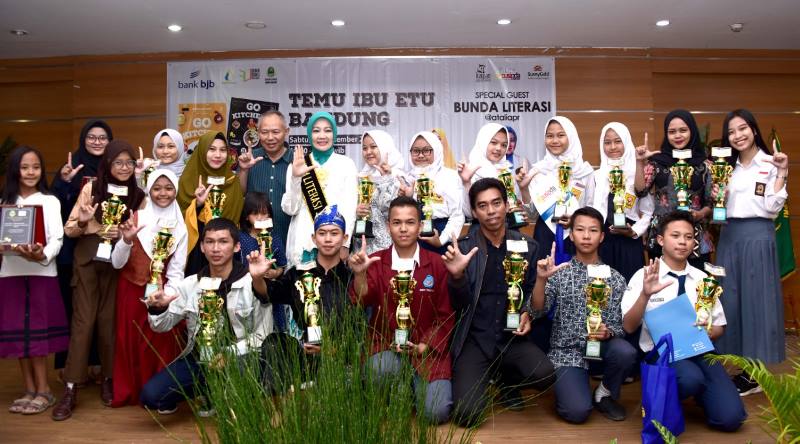 Bunda Literasi: Dispusipda Jabar Kreatif dan Inovatif Bunda Literasi: Dispusipda Jabar Kreatif dan Inovatif