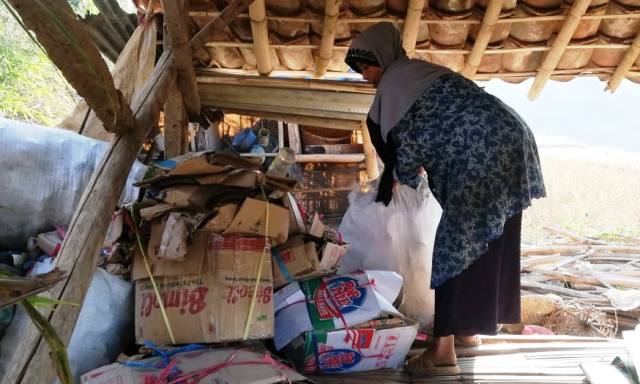 Sawah Mengering, Petani Pilih Jual Barang Rongsokan