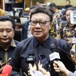 Menteri Pendayagunaan Aparatur Negara dan Reformasi Birokrasi (MenPANRB) Tjahjo Kumolo bereaksi terkait video PNS berpesta miras.