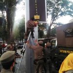 Satpol PP Segel Puluhan Reklame