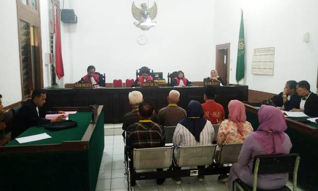 Mantan Lurah Leuwigajah Cs Terancam 15 Tahun Penjara