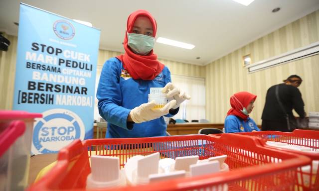 Ratusan Aparat Kewilayahan Dites Urine