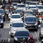 Ruas jalan Asia Afrika di Kota Bandung mengalami kemacetan parah setiap harinya pada jam-jam sibuk.