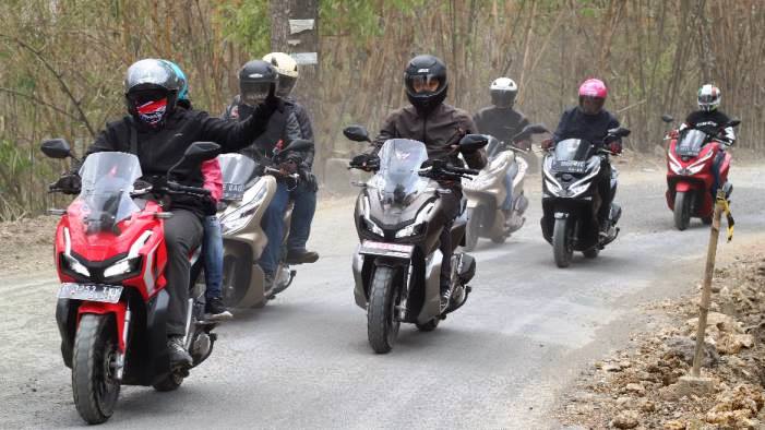Apresiasi Wing Sales People, DAM Ajak Tour ke Geopark Ciletuh Apresiasi Wing Sales People, DAM Ajak Tour ke Geopark Ciletuh