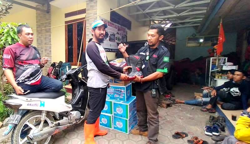 Salurkan Bantuan Bentuk Kepedulian Komunitas Kendaraan Terhadap Bencana
