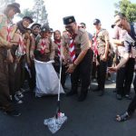 Pramuka Kompak Lakukan Gerakan Pungut Sampah