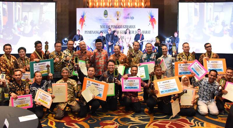 Gubernur Jabar Beri Penghargaan kepada ASN Inovatif Gubernur Jabar Beri Penghargaan kepada ASN Inovatif