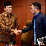 Gubernur Jawa Barat Ridwan Kamil dan Menko Bidang Kemaritiman Luhut Binsar Panjaitan dalam Rapat Koordinasi dan Evaluasi Dua Tahun Penanganan DAS Citarum di Gd. Kementerian Koordinator Bidang Kemaritiman, Jakarta, Kamis (17/10/19). (Foto: Yana/HumasJabar)