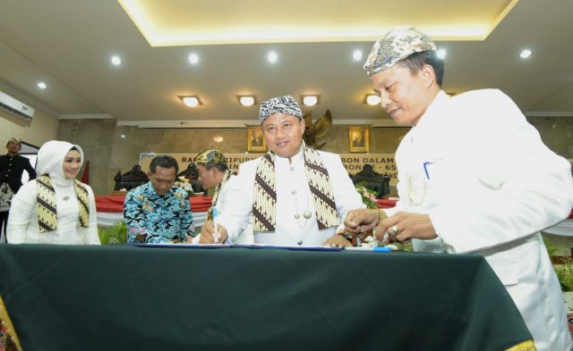 HUT ke-650, Kota Cirebon Diminta Berinovasi dan Berkolaborasi untuk Menjadi Pusat Ekonomi Jabar HUT ke-650, Kota Cirebon Diminta Berinovasi dan Berkolaborasi untuk Menjadi Pusat Ekonomi Jabar