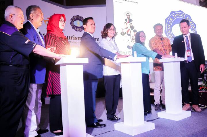 STP NHI Bandung Menggelar NHI Tourism Forum STP NHI Bandung Menggelar NHI Tourism Forum
