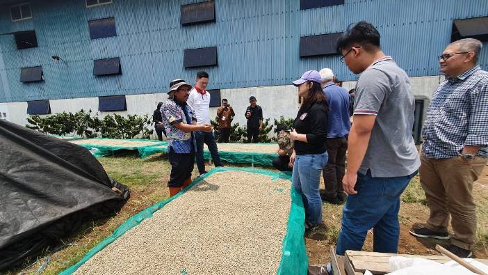 Investor Asing Kunjungi Kebun Kopi Pangalengan Investor Asing Kunjungi Kebun Kopi Pangalengan
