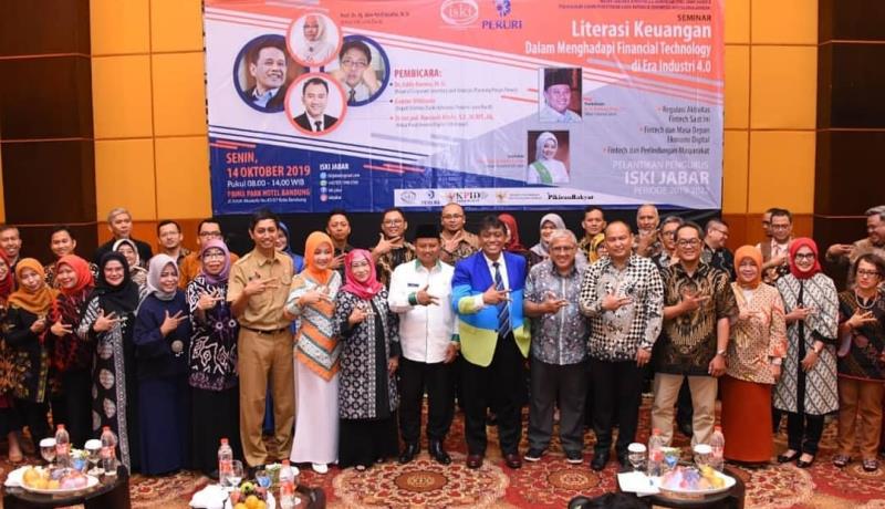 Jalin Sinergitas dengan Para Sarjana Komunikasi Jalin Sinergitas dengan Para Sarjana Komunikasi