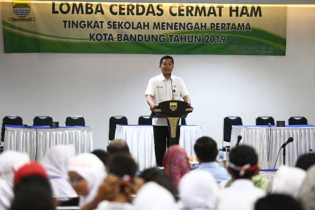 Ema Minta Guru Ingatkan Siswa Soal Kelompok Anarkis Ema Minta Guru Ingatkan Siswa Soal Kelompok Anarkis