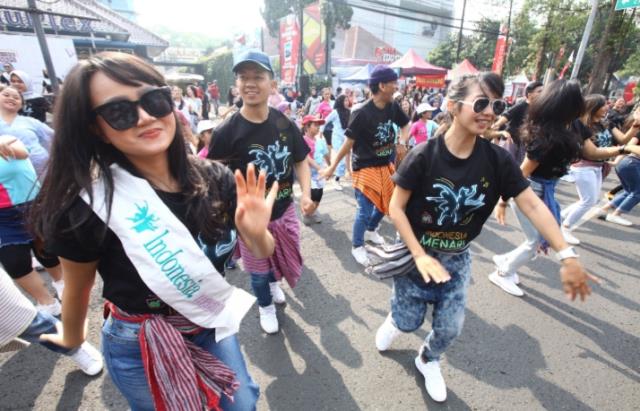 Puluhan Penari Ramaikan Car Free Day Puluhan Penari Ramaikan Car Free Day