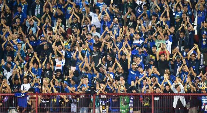 Ilustrasi Ribuan bobotoh saat memberikan dukungan bagi tim kesayangannya saat berlaga.