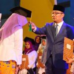 Pemdaprov Jabar Wisuda 2.700 Lulusan Sekoper Cinta
