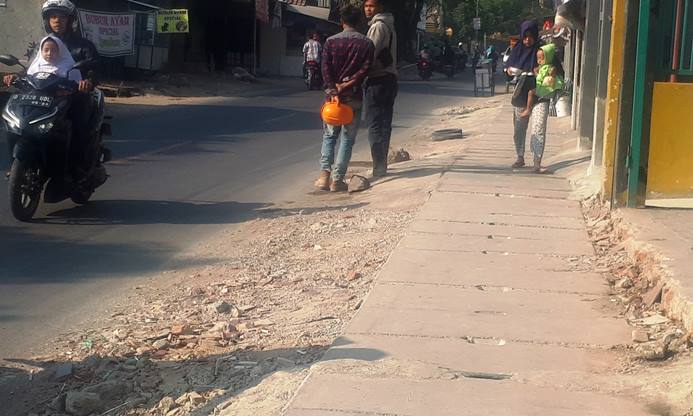 Penataan Trotoar Perlu Pengawasan Penataan Trotoar Perlu Pengawasan