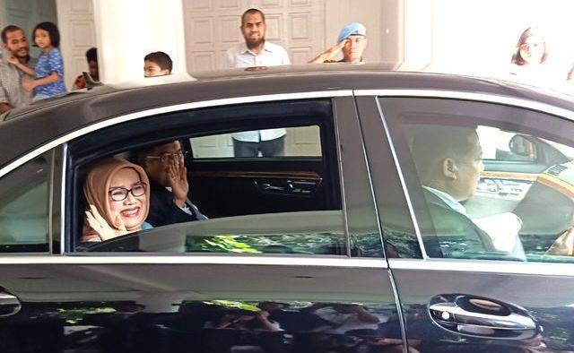 Mufidah Kalla Bagikan Merpati Peliharaan, Ma’ruf Boyongan Bawa Sarung