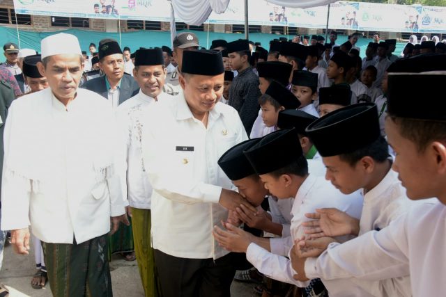Wagub Jabar Sebut Pesantren sebagai Pilar Akidah dan Benteng Moral Bangsa Wagub Jabar Sebut Pesantren sebagai Pilar Akidah dan Benteng Moral Bangsa