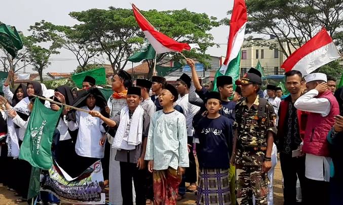 Pemerintah Peduli Pesantren, Ribuan Santri Ikuti Upacara HSN Pemerintah Peduli Pesantren, Ribuan Santri Ikuti Upacara HSN