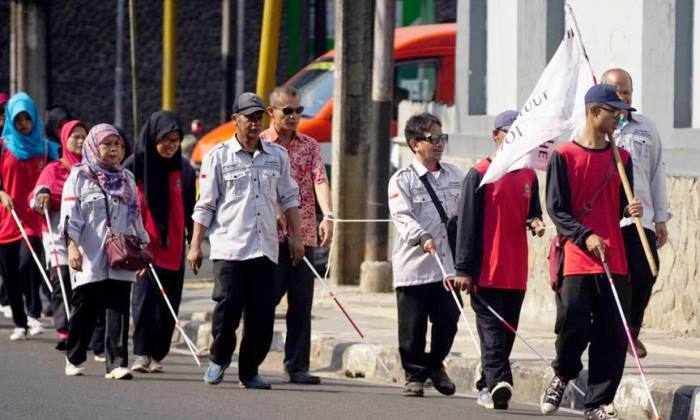 SLB A Bandung Peringati Hari Tongkat Putih