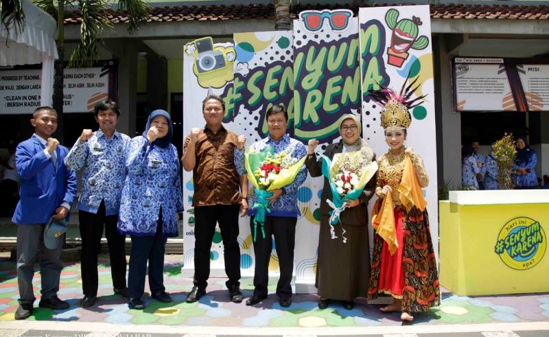 #SenyumKarena: Dorong Siswa Ingat, Tulis, dan Tebar Pengalaman Positif