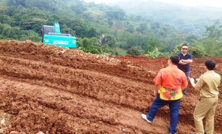 Warga Cireundeu Resah Potensi Longsor