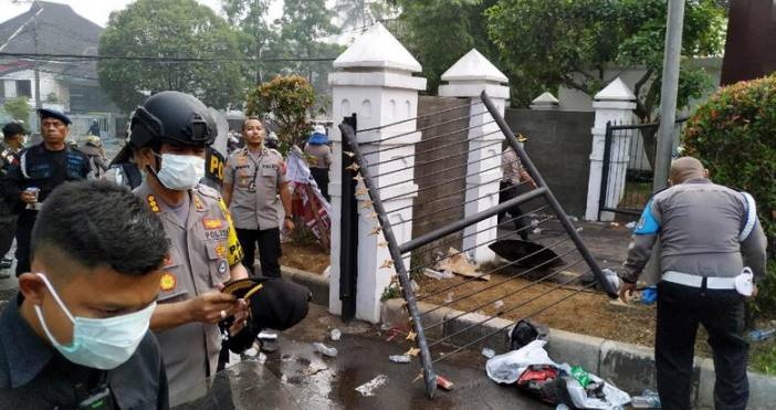 Diselesaikan Secara Kekeluargaan Diselesaikan Secara Kekeluargaan