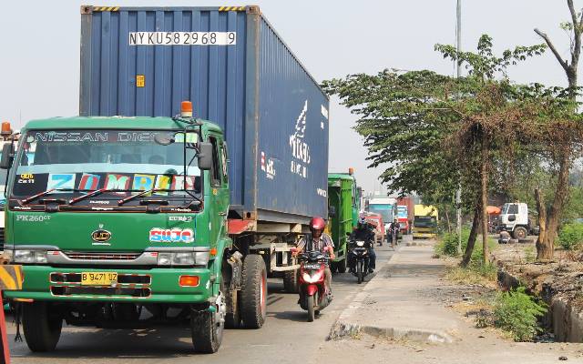 Aturan Belum Jelas, Kendaraan Berat Tak Ditilang     