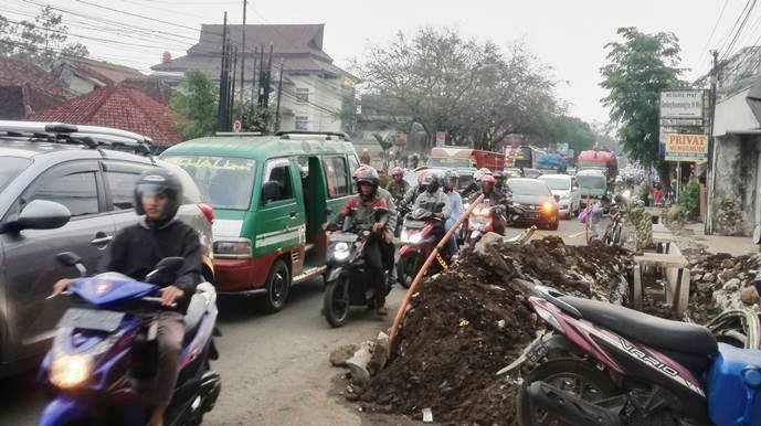Genangan Air Muncul Dibeberapa Ruas Jalan Genangan Air Muncul Dibeberapa Ruas Jalan