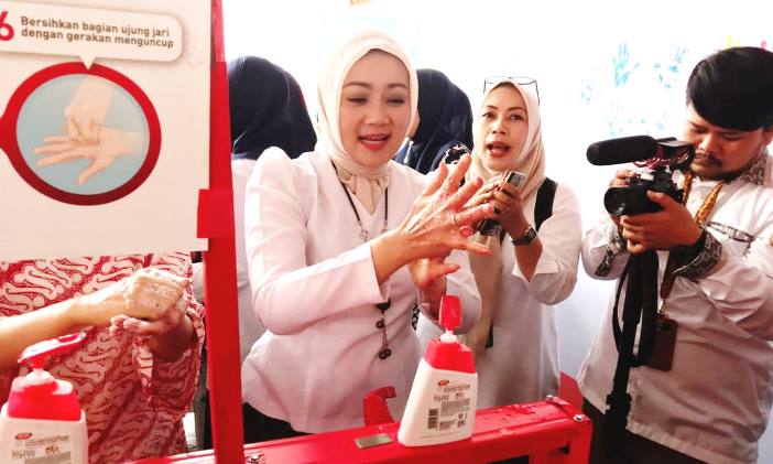 Atalia Kamil Ajak Mayarakat Cegah Stunting Melalui Gerakan Cuci Tangan Pakai Sabun Atalia Kamil Ajak Mayarakat Cegah Stunting Melalui Gerakan Cuci Tangan Pakai Sabun