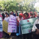 Emak-Emak Datangi Balai Kota