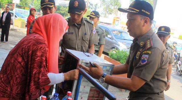 Satpol Tindak Tegas PKL yang Melanggar