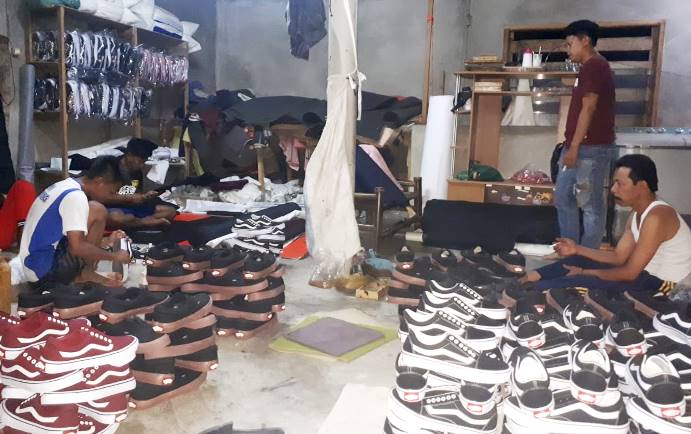 Maraknya Import, Mengancam Pengrajin Sepatu Gulung Tikar
