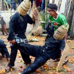 Perang Tomat Wujud Rasa Syukur Atas Limpahan bagi Petani