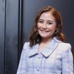 Prilly Latuconsina merasa terharu dengan pencapaian film Kukira kau rumah yang diproduserinya. (Istimewa)