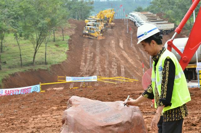 Pembangunan Kereta Cepat Minta Dihentikan