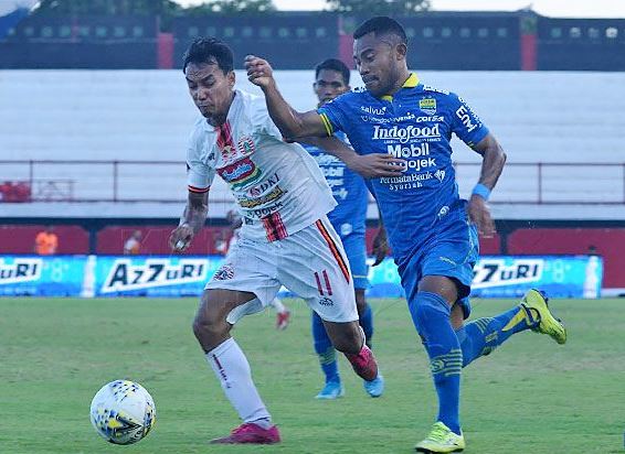 Rene Alberts Puji Gaya Bermain Adri Idrus