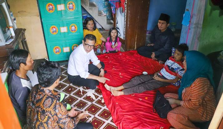 Ajay Kunjungi Bocah Penderita Tumor