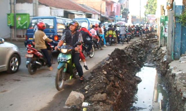 Ajay Minta Warga Ikut Awasi dan Laporkan Penyebab Banjir