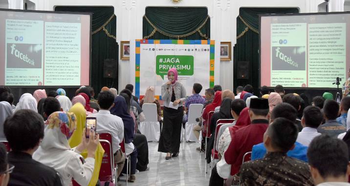 Atalia Ridwan Kamil Ajak Masyarakat Bijak Gunakan Media Sosial lewat #JagaPrivasimu Atalia Ridwan Kamil Ajak Masyarakat Bijak Gunakan Media Sosial lewat #JagaPrivasimu